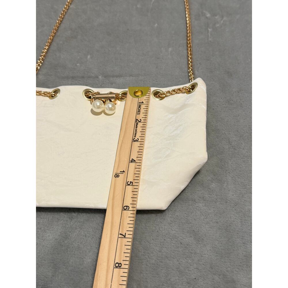 White Pearl Kiss Lock Gold Chain Mini Shoulder Bag Purse - Picture 7 of 8